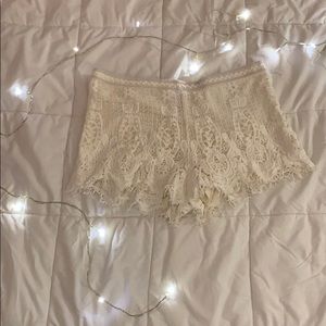 Super comfy white knit shorts. 🖤